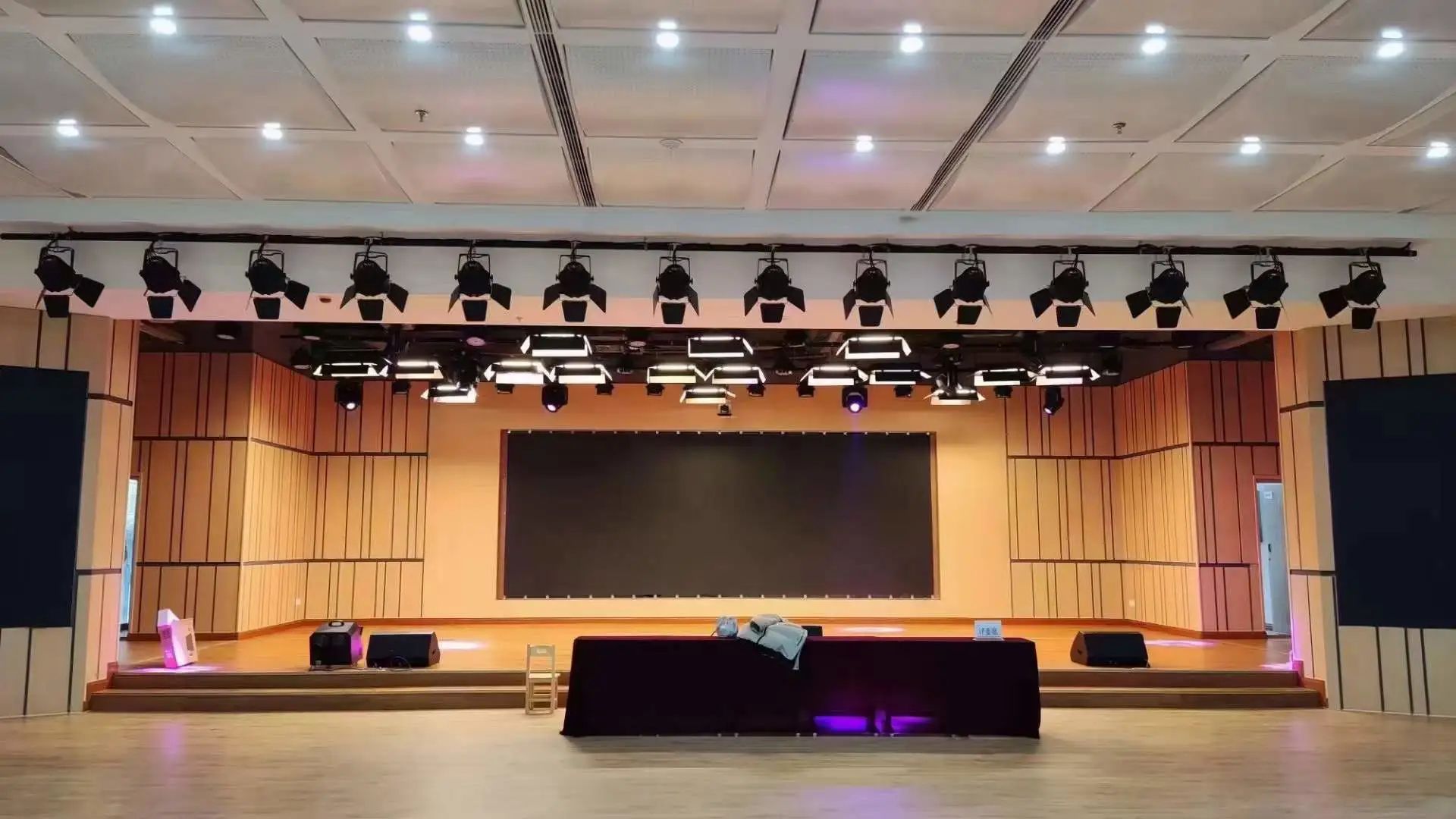 �������ǲ�רҵ�ƹ���������ϵͳ���̲�ƷЧ����ĳѧУ���ã�